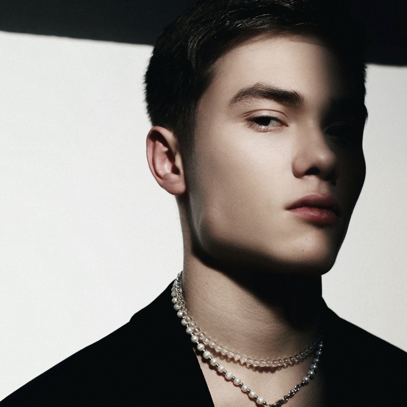 artist image Volodya XXL, OVERHILL Без одежды Без одежды