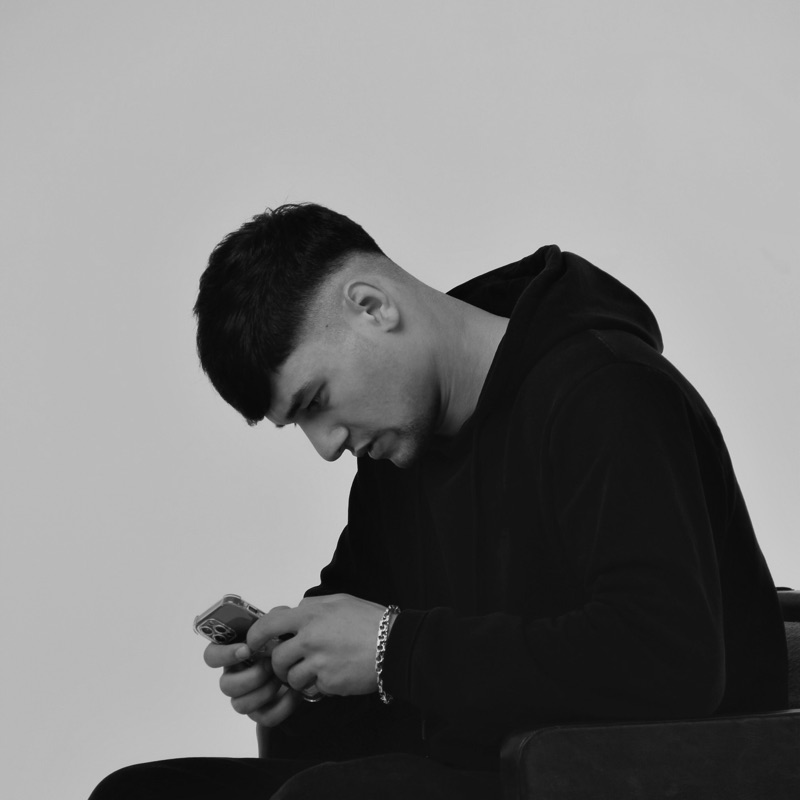 artist image HUGOS feat. UniversL Овации (feat.UniversL) ARSENAL