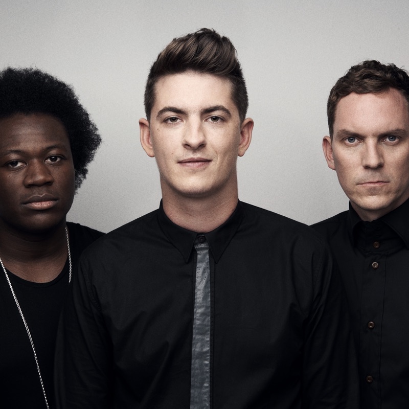 artist image Quest Pistols Show Тесно Тесно